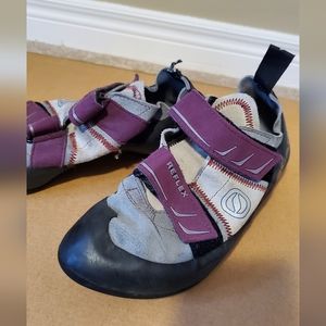 Scarpa Reflex rock climbing shoes + chalk bag 🧗‍♀️